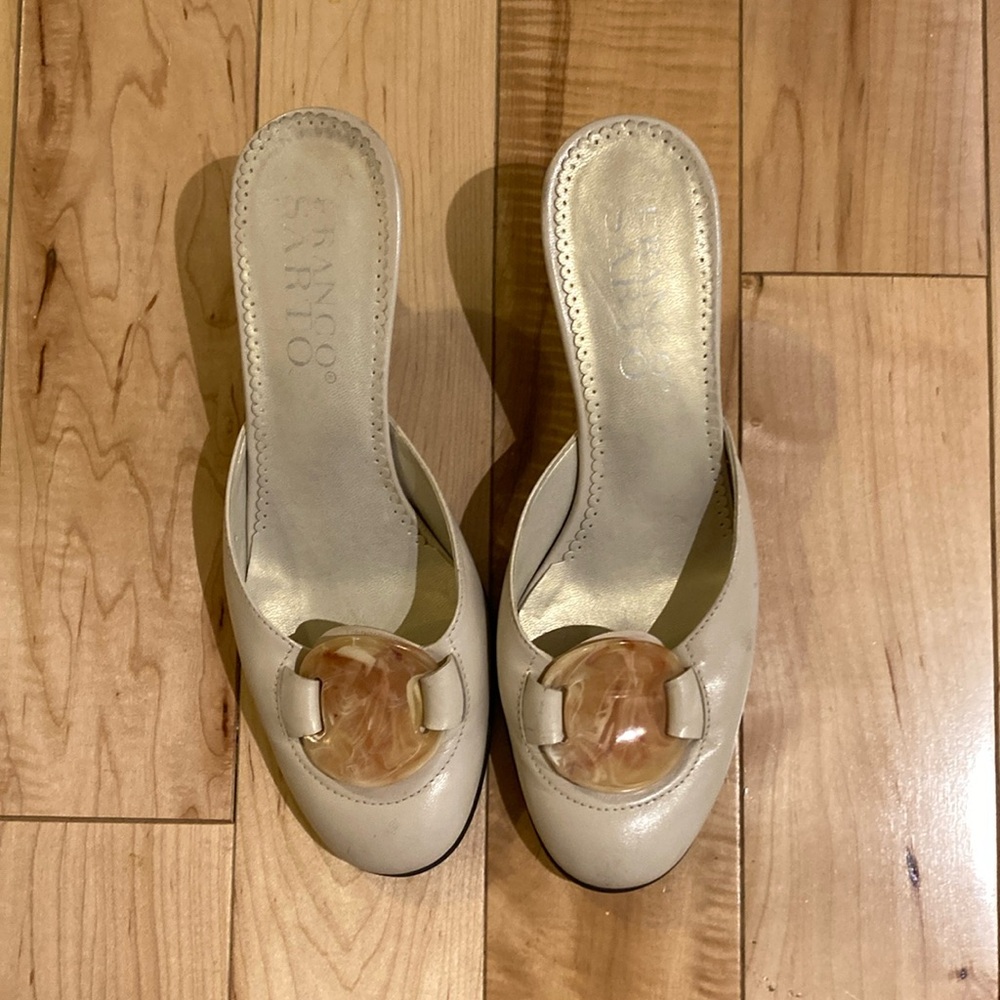 Vintage Franco Sarto kitten heels, size 6.
